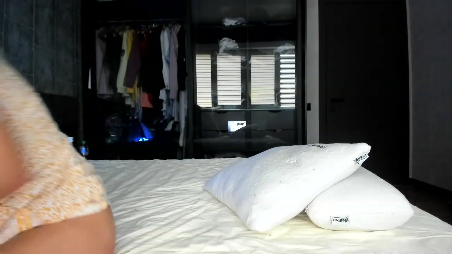 Gallery image thumbnail from INesquikim's myfreecams stream on, 08/01/2023, 10:51 image 16 of 20