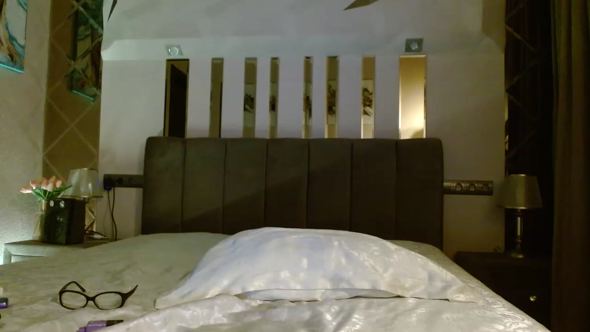 Gallery image thumbnail from IRONYGIRL's myfreecams stream on, 04/19/2023, 23:50 image 14 of 20