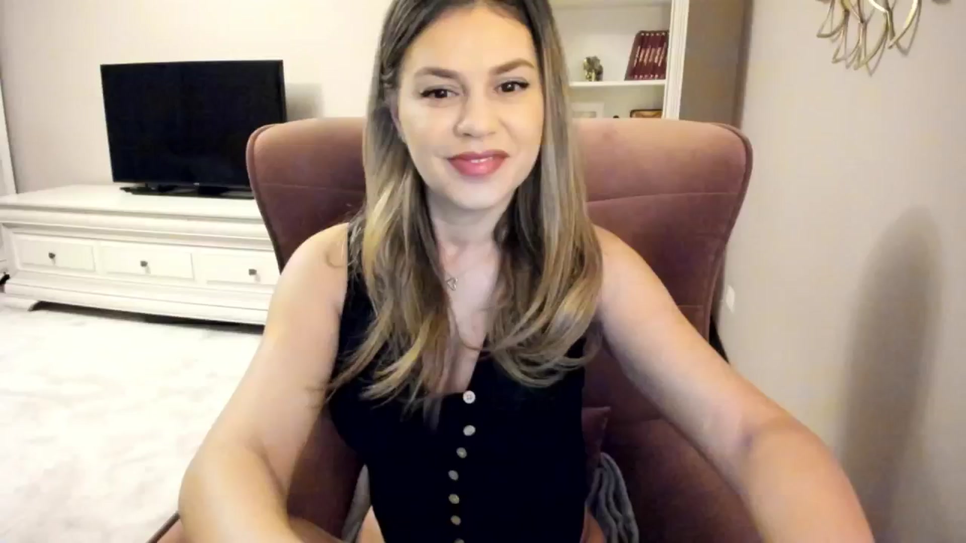 Gallery image thumbnail from IRhiannon's myfreecams stream on, 12/03/2024, 03:09 image 2 of 20