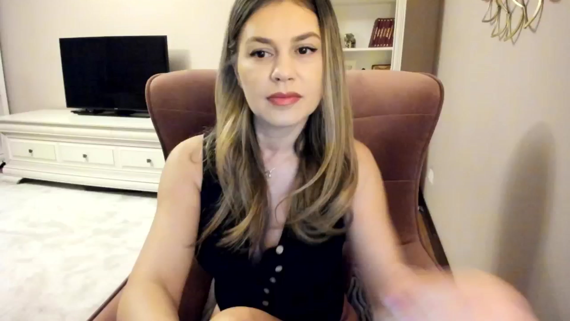 Gallery image thumbnail from IRhiannon's myfreecams stream on, 12/03/2024, 03:09 image 3 of 20