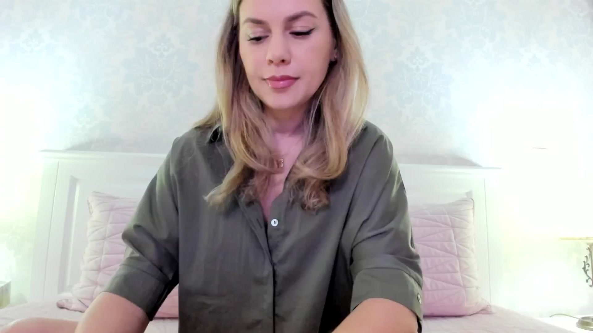 Gallery image thumbnail from IRhiannon's myfreecams stream on, 12/10/2024, 04:45 image 3 of 20