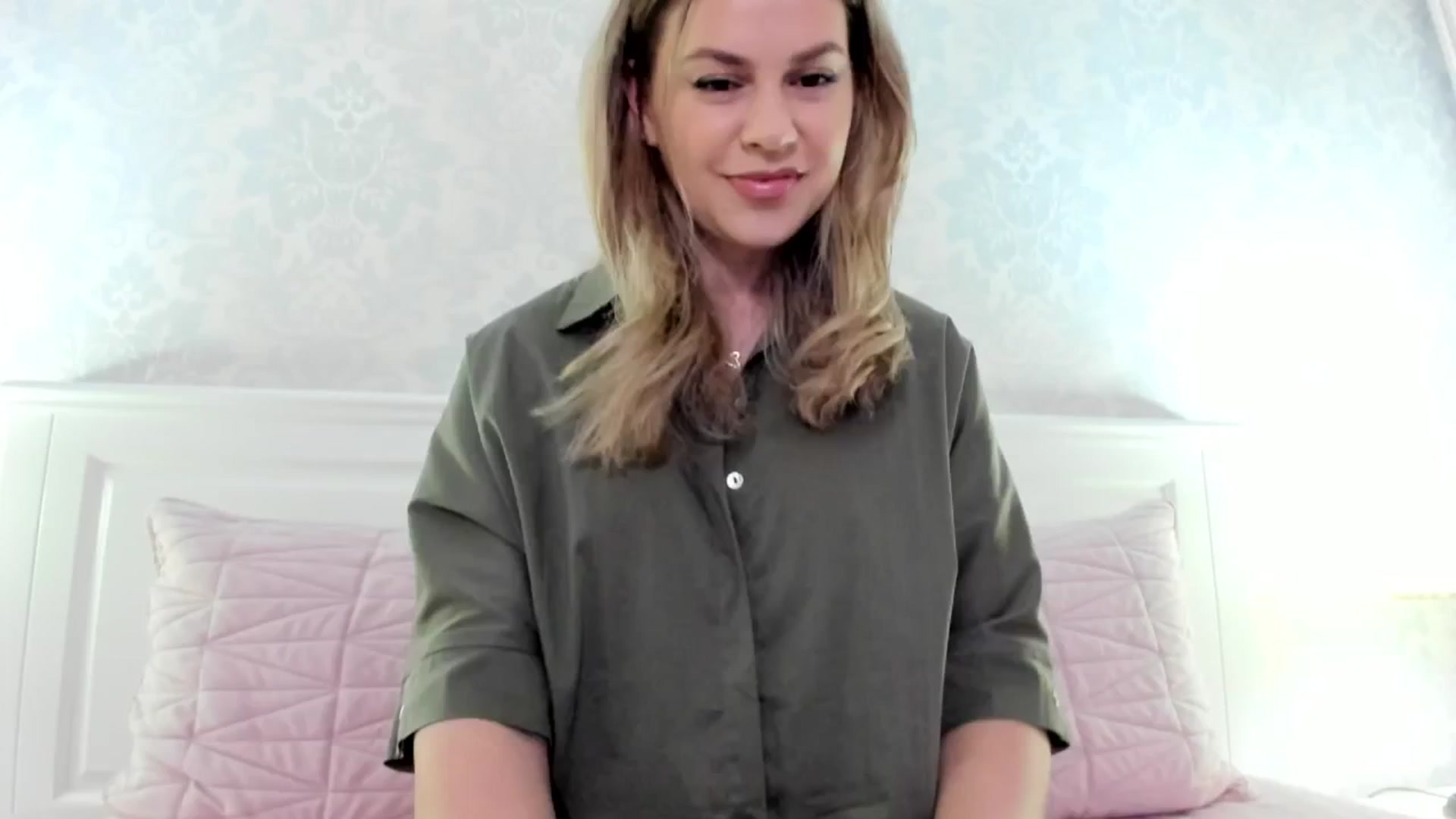 Gallery image thumbnail from IRhiannon's myfreecams stream on, 12/10/2024, 04:45 image 17 of 20