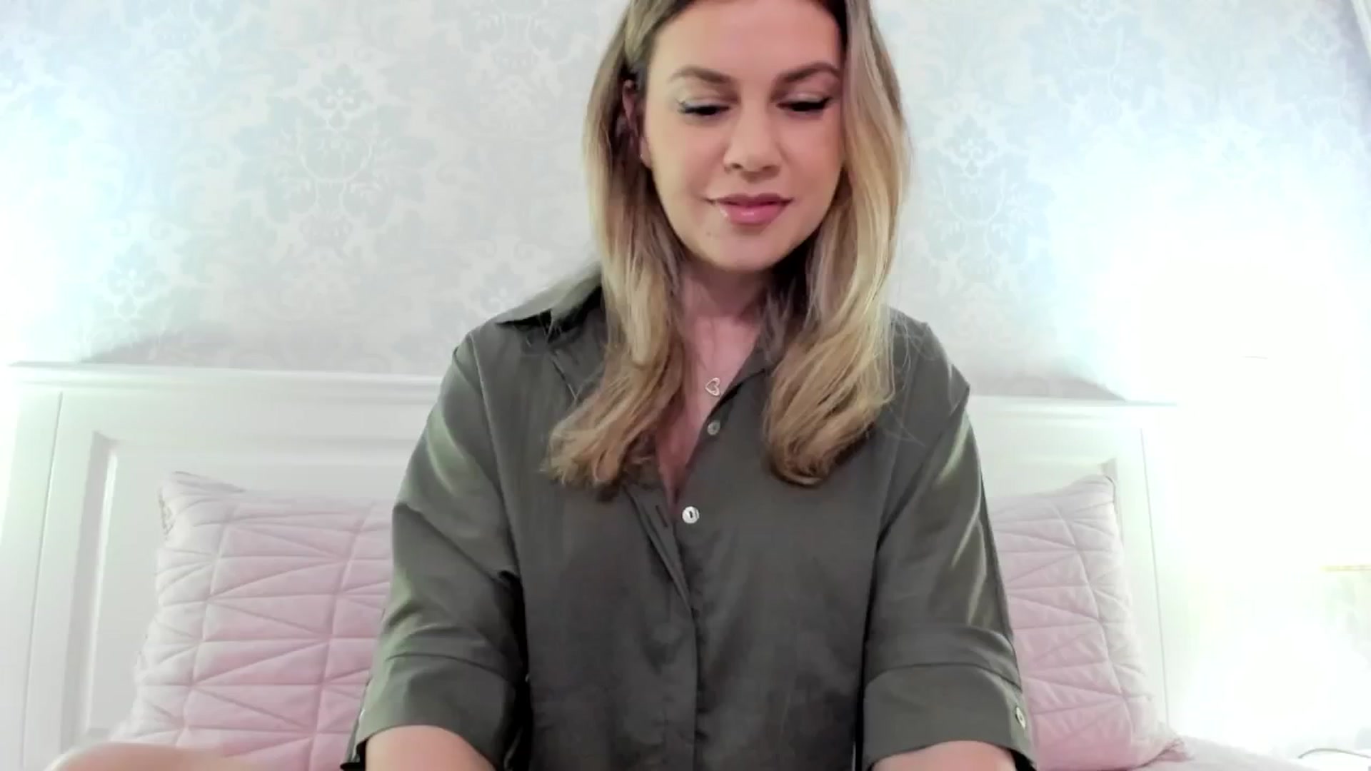 Gallery image thumbnail from IRhiannon's myfreecams stream on, 12/10/2024, 04:45 image 15 of 20