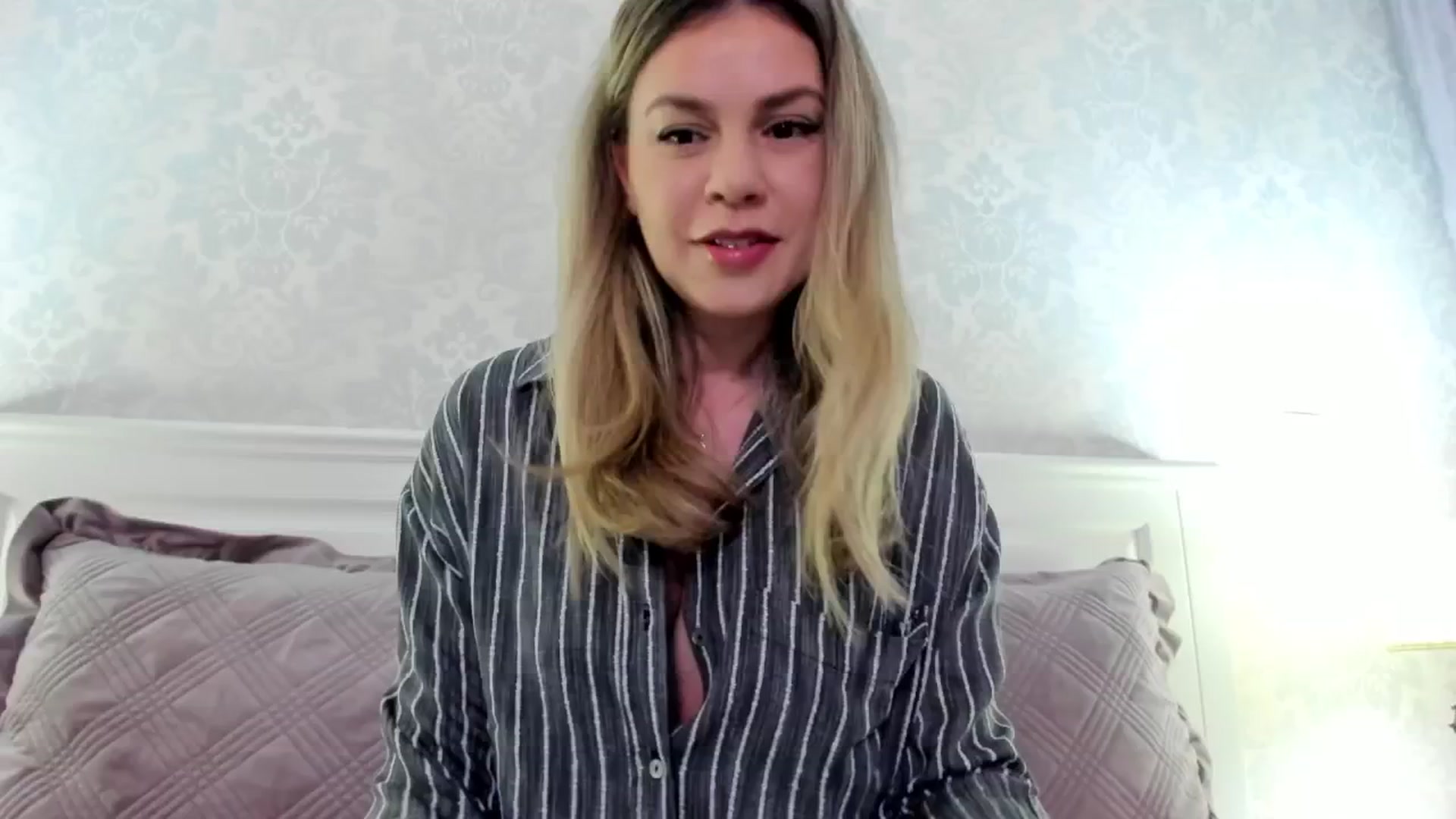 Gallery image thumbnail from IRhiannon's myfreecams stream on, 01/02/2025, 03:48 image 3 of 20