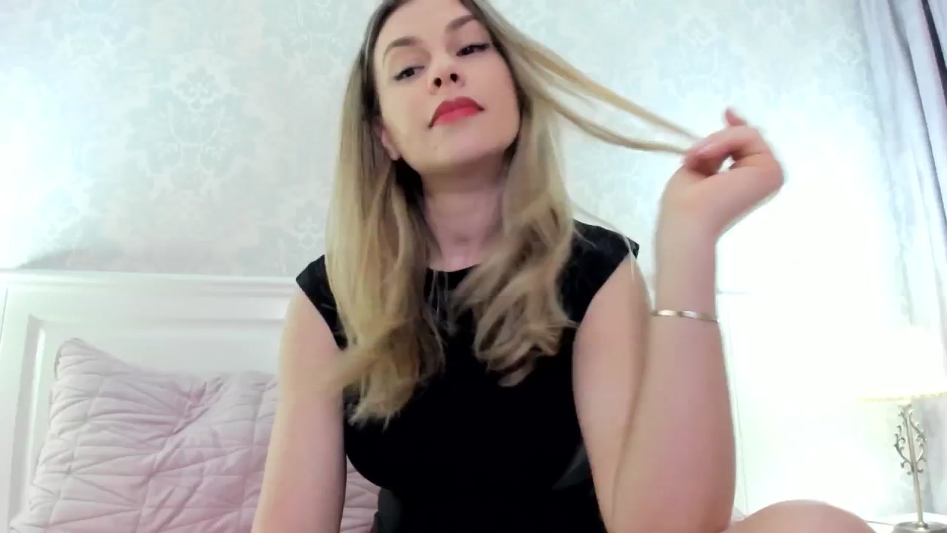 Gallery image thumbnail from IRhiannon's myfreecams stream on, 01/19/2025, 05:37 image 11 of 20
