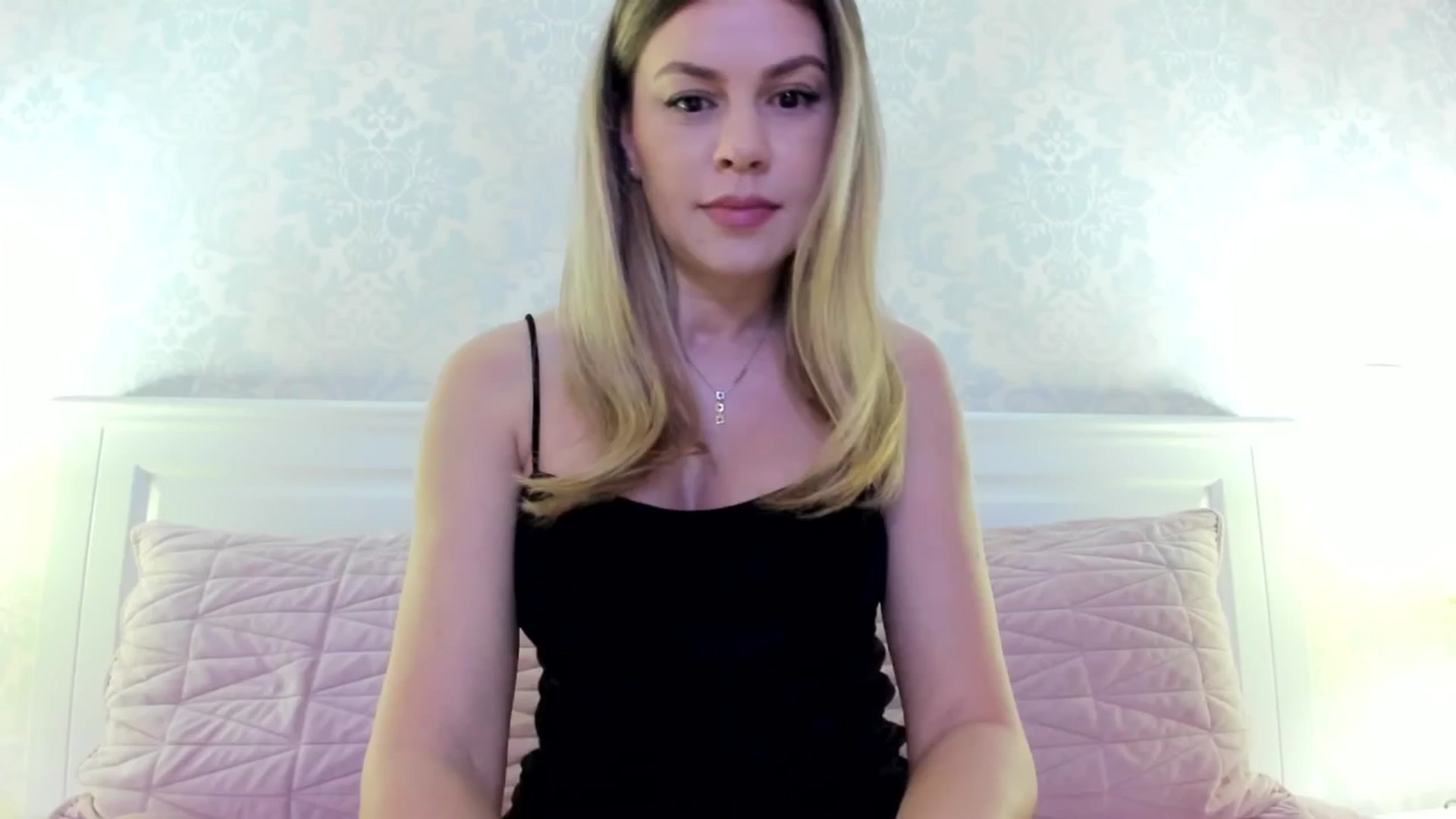 Gallery image thumbnail from IRhiannon's myfreecams stream on, 02/03/2025, 24:00 image 3 of 20