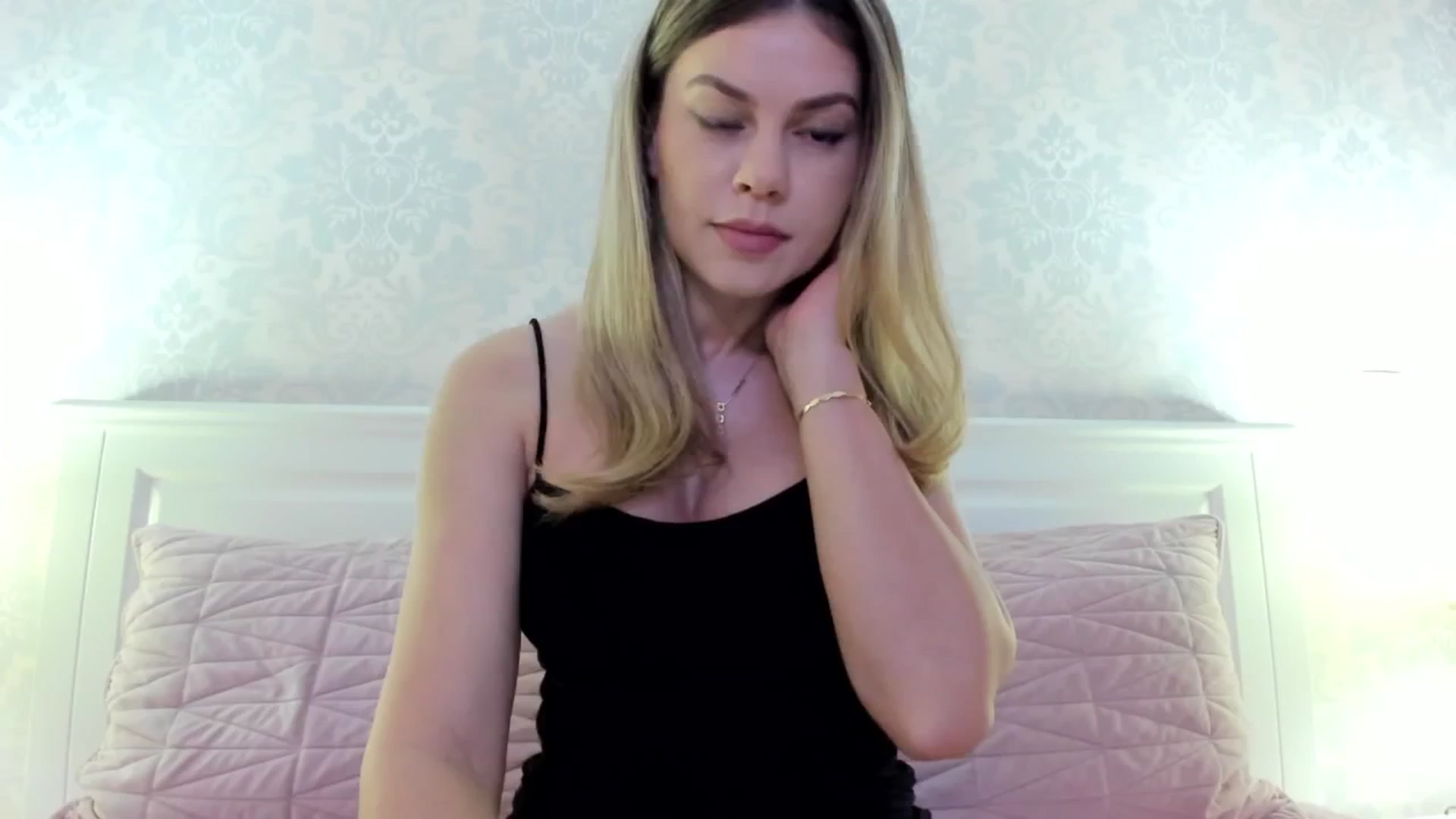 Gallery image thumbnail from IRhiannon's myfreecams stream on, 02/03/2025, 24:00 image 2 of 20