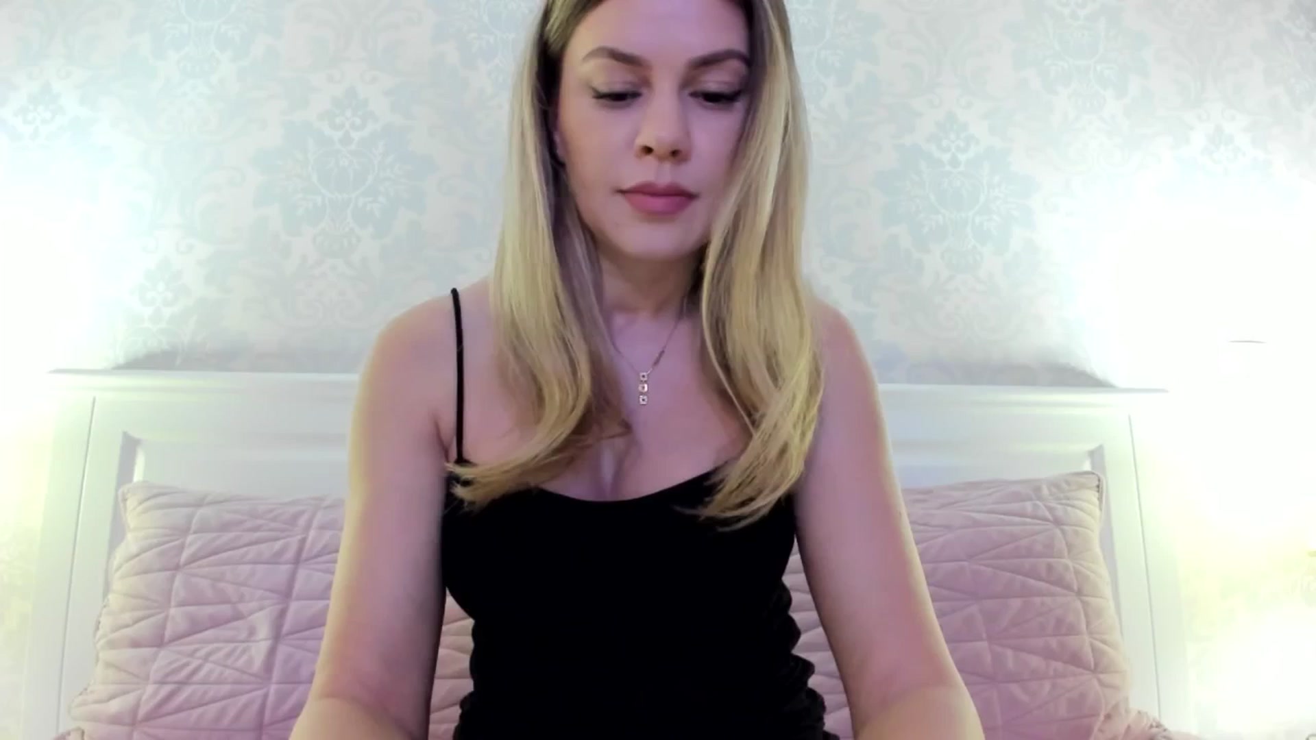 Gallery image thumbnail from IRhiannon's myfreecams stream on, 02/03/2025, 24:00 image 7 of 20