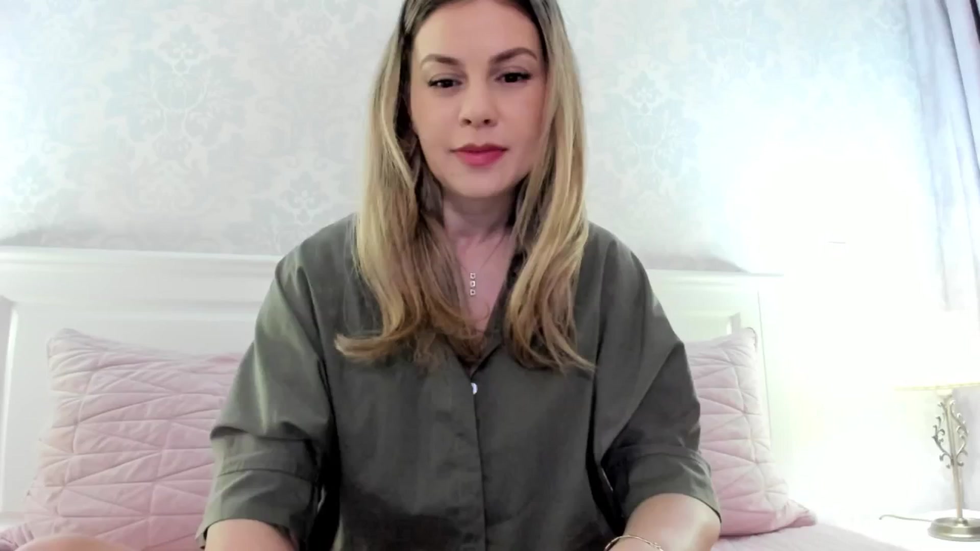 Gallery image thumbnail from IRhiannon's myfreecams stream on, 02/05/2025, 24:08 image 2 of 20