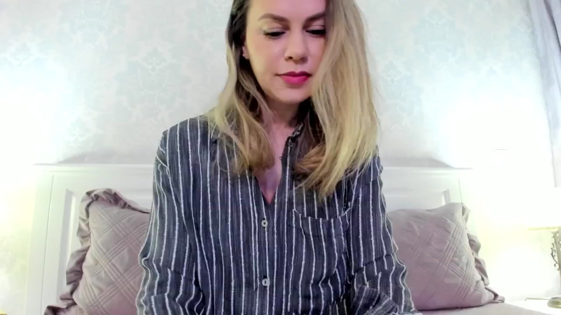 Gallery image thumbnail from IRhiannon's myfreecams stream on, 02/11/2025, 03:53 image 5 of 20