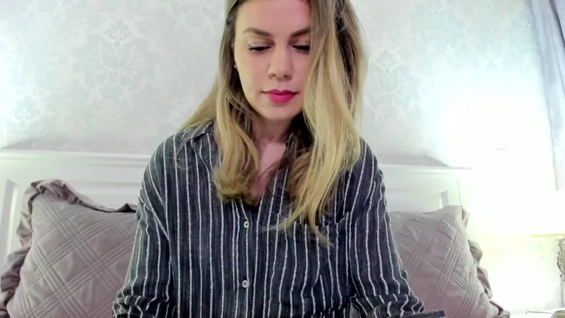 Gallery image thumbnail from IRhiannon's myfreecams stream on, 02/11/2025, 03:53 image 8 of 20