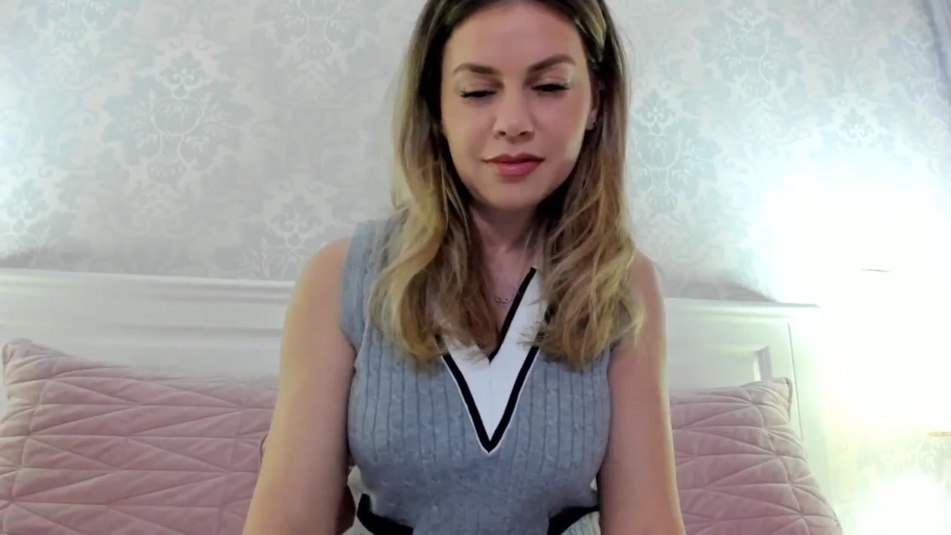 Gallery image thumbnail from IRhiannon's myfreecams stream on, 02/15/2025, 02:53 image 11 of 20