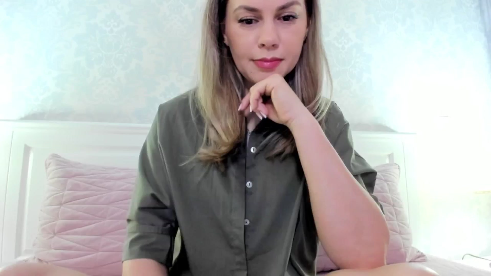 Gallery image thumbnail from IRhiannon's myfreecams stream on, 02/17/2025, 05:33 image 2 of 20