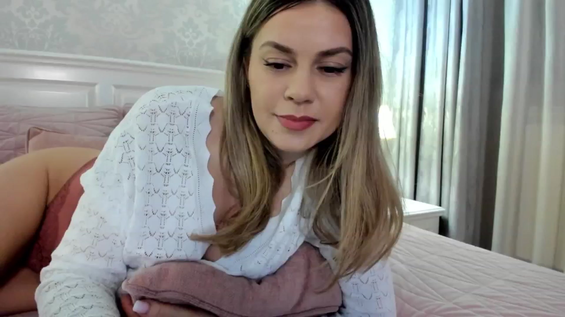 Gallery image thumbnail from IRhiannon's myfreecams stream on, 02/19/2025, 04:44 image 15 of 20