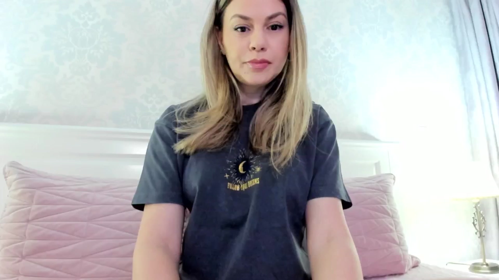Gallery image thumbnail from IRhiannon's myfreecams stream on, 02/20/2025, 04:54 image 3 of 20