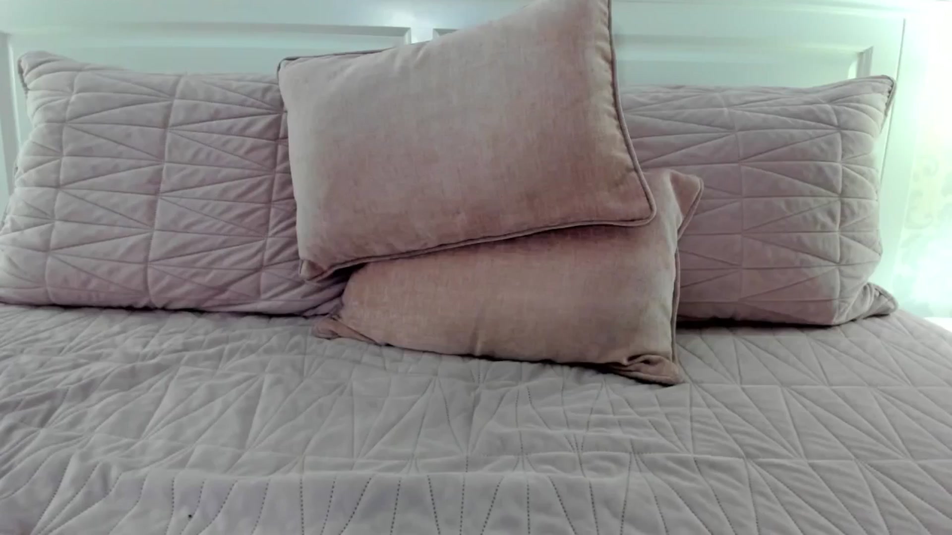 Gallery image thumbnail from IRhiannon's myfreecams stream on, 02/21/2025, 03:01 image 13 of 20