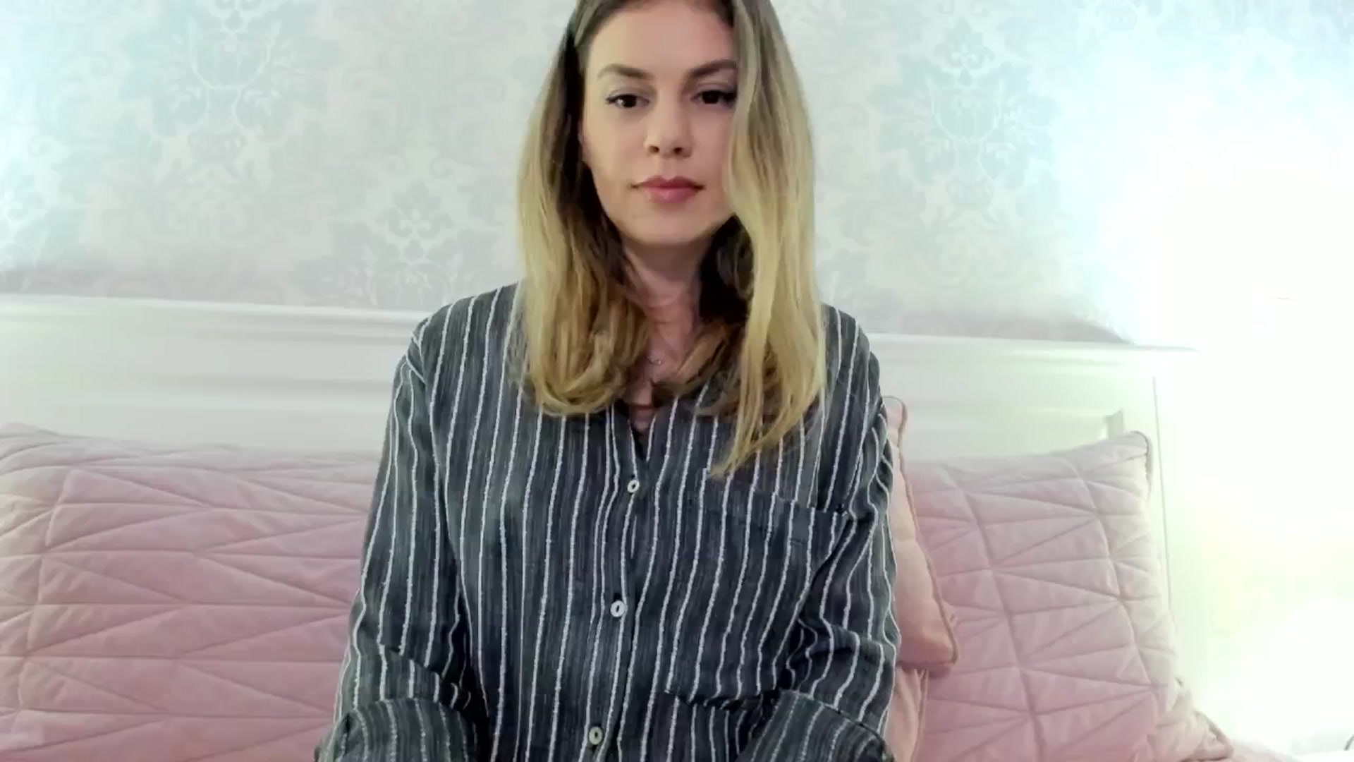 Gallery image thumbnail from IRhiannon's myfreecams stream on, 02/27/2025, 04:10 image 12 of 20