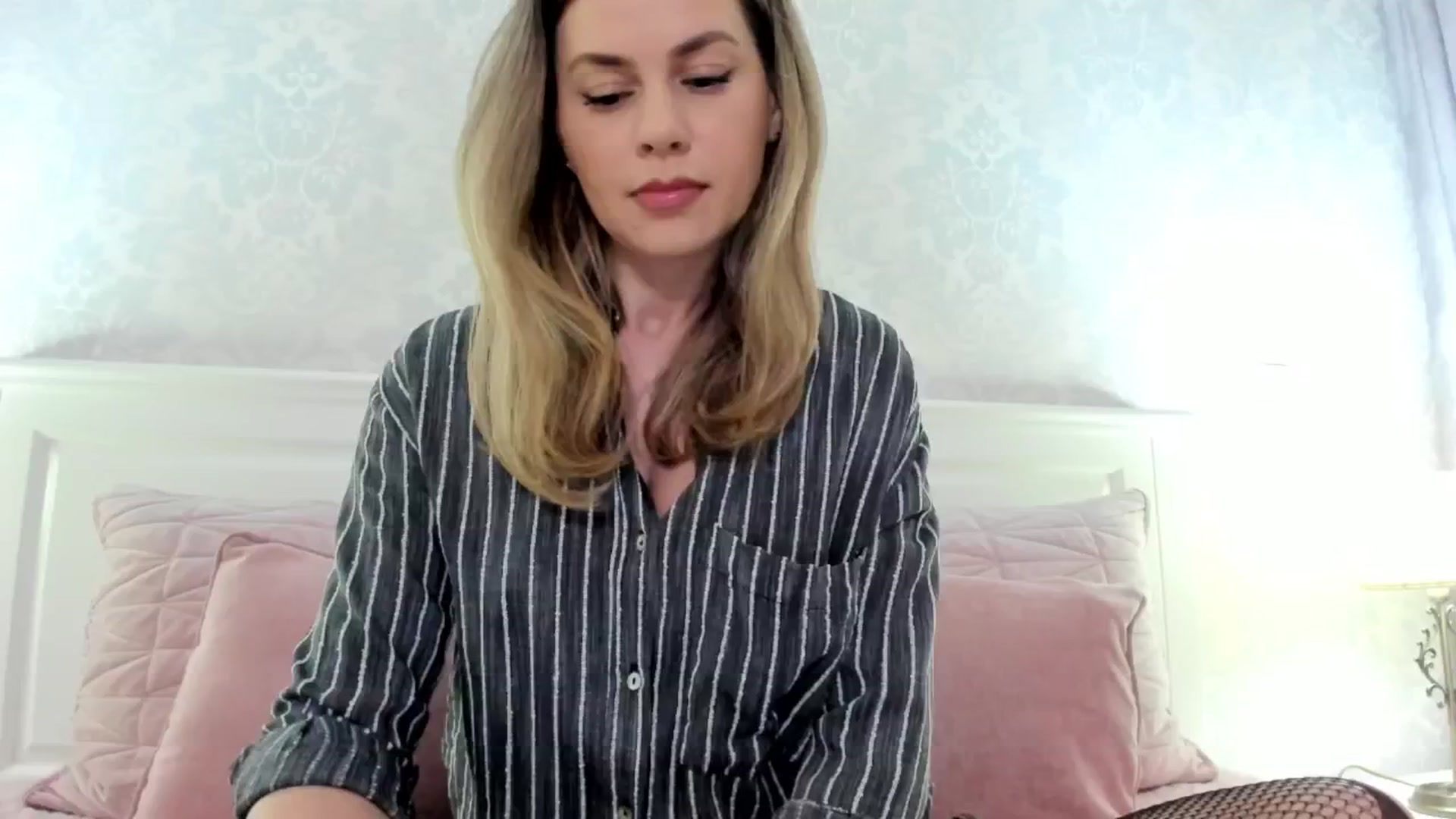 Gallery image thumbnail from IRhiannon's myfreecams stream on, 02/27/2025, 04:10 image 3 of 20