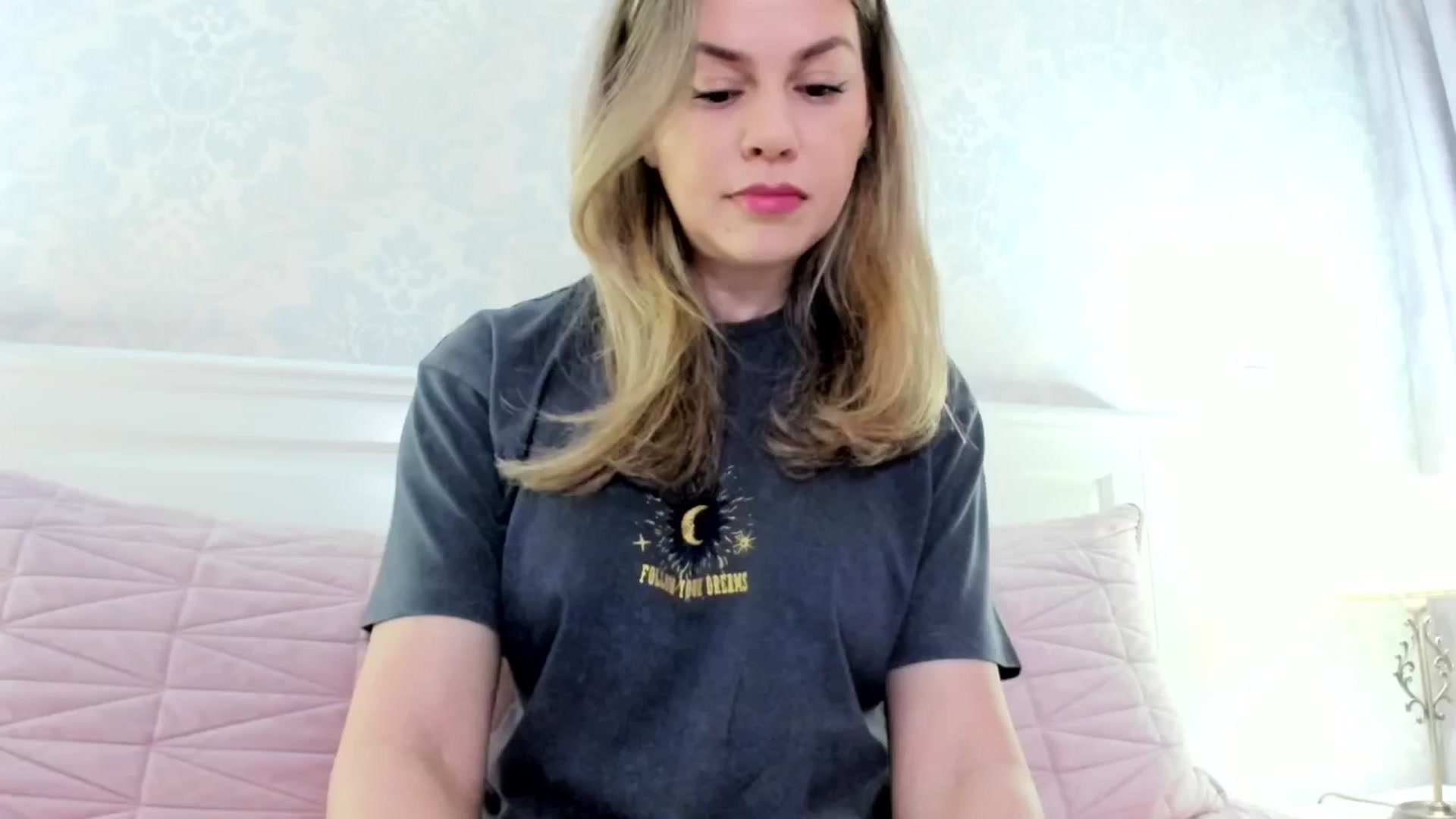 Gallery image thumbnail from IRhiannon's myfreecams stream on, 03/05/2025, 04:28 image 6 of 20