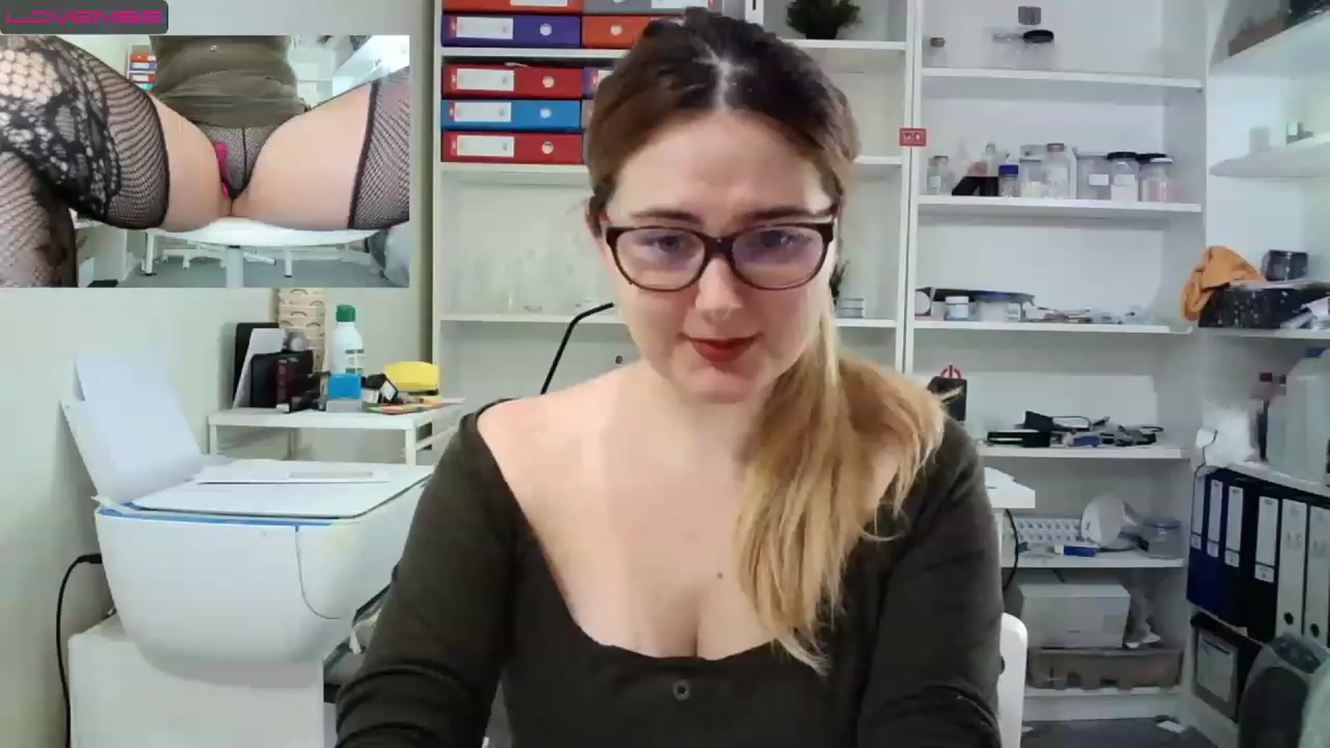 Gallery image thumbnail from IT_Ariana's myfreecams stream on, 12/08/2022, 18:39 image 3 of 20