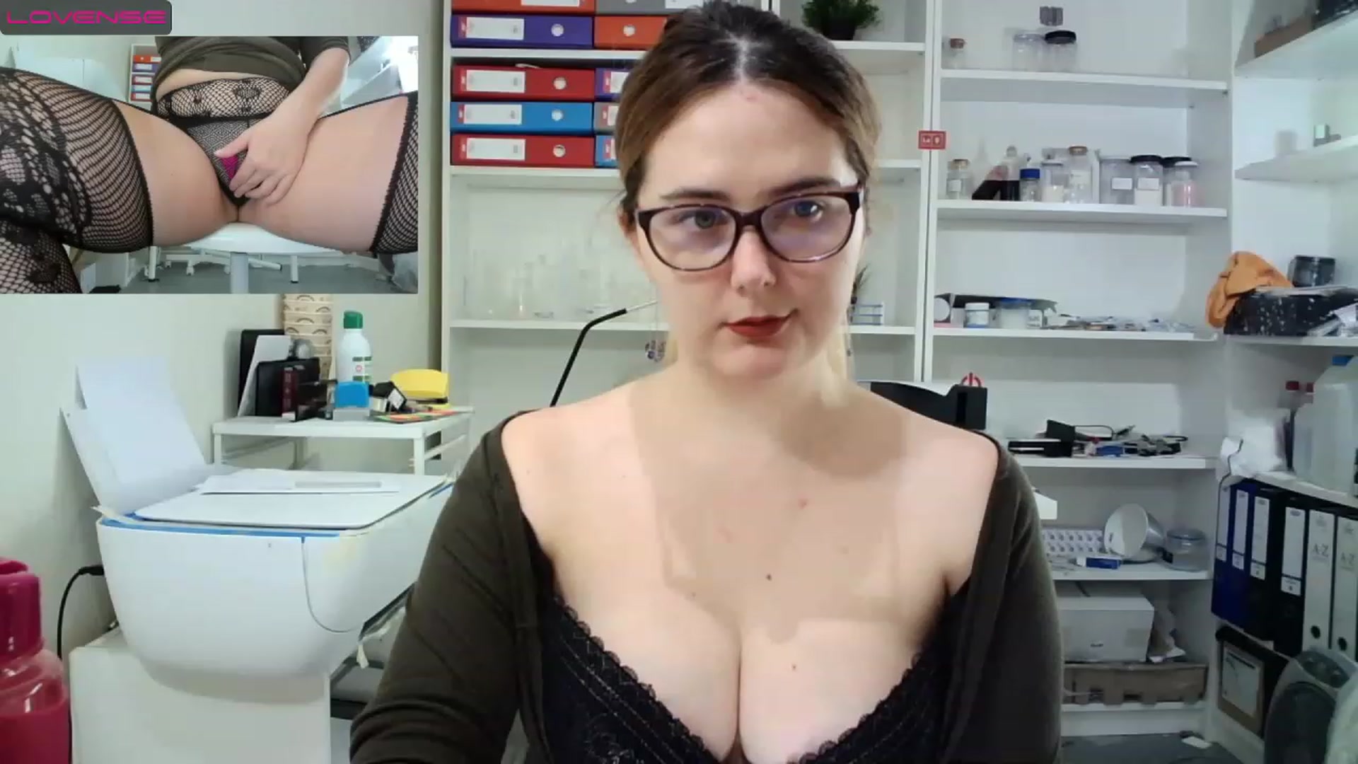 Gallery image thumbnail from IT_Ariana's myfreecams stream on, 12/08/2022, 18:39 image 9 of 20