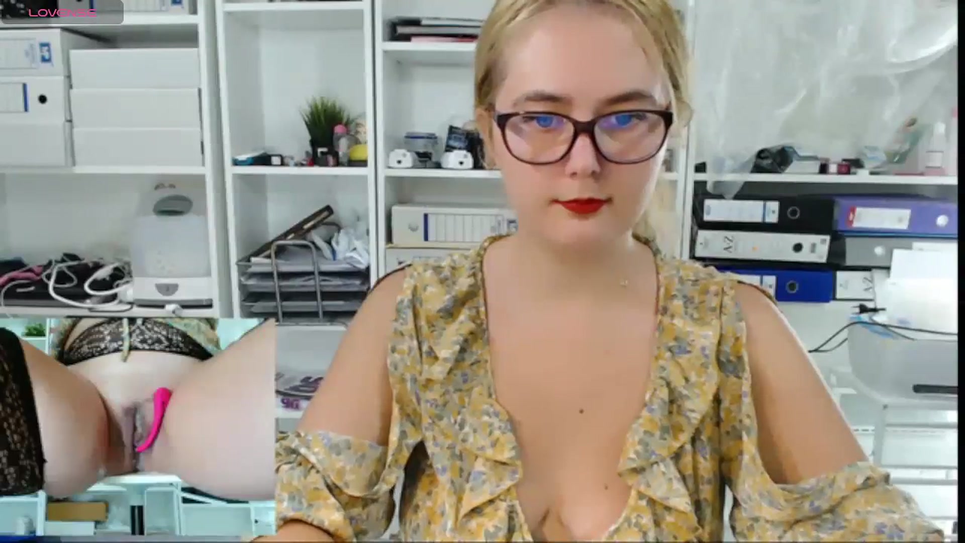 Gallery image thumbnail from IT_Ariana's myfreecams stream on, 10/26/2023, 20:14 image 17 of 20