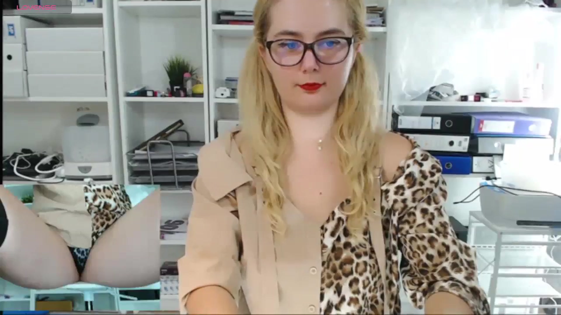 Gallery image thumbnail from IT_Ariana's myfreecams stream on, 10/31/2023, 20:18 image 3 of 20