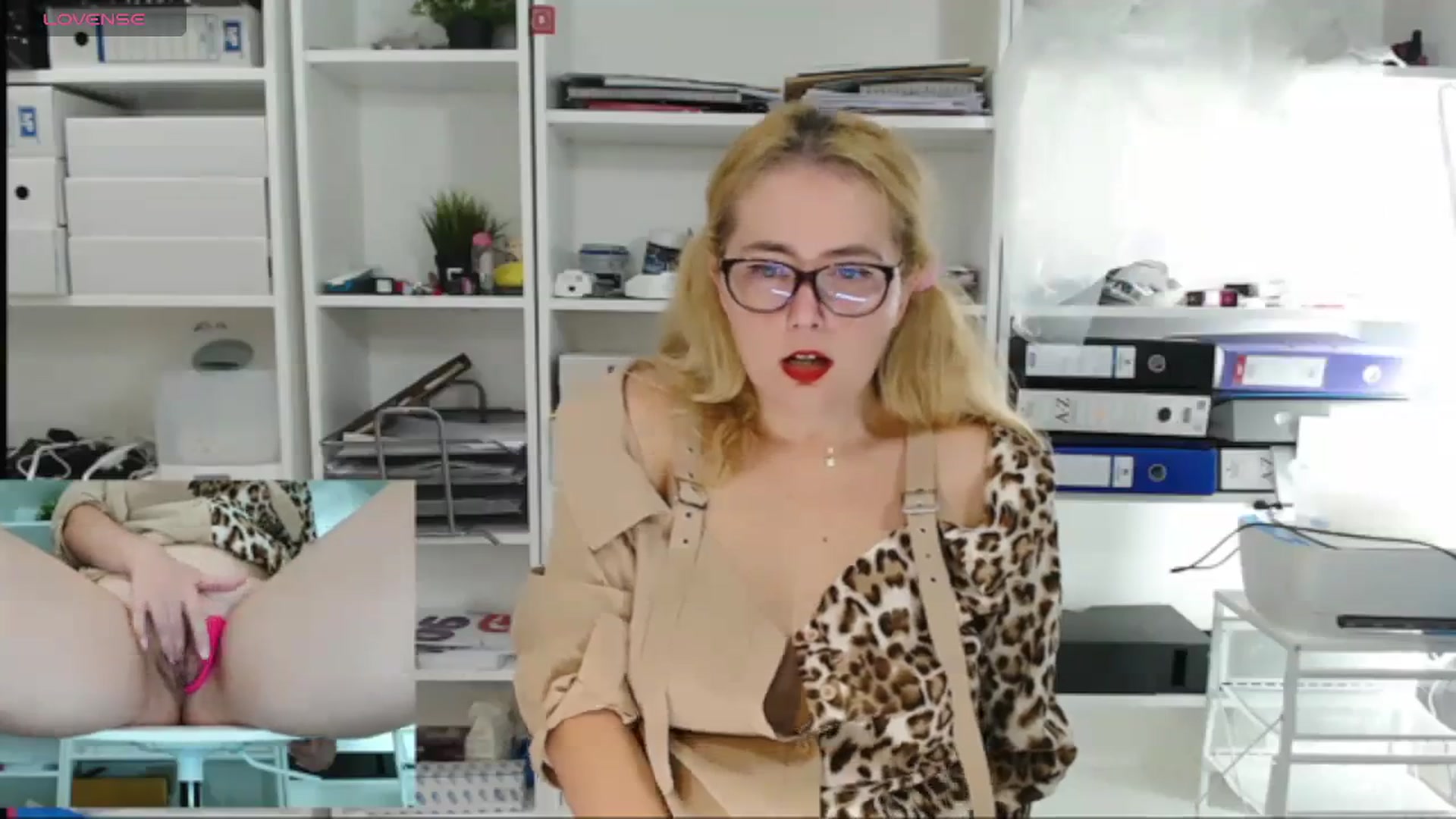 Gallery image thumbnail from IT_Ariana's myfreecams stream on, 10/31/2023, 21:30 image 18 of 20