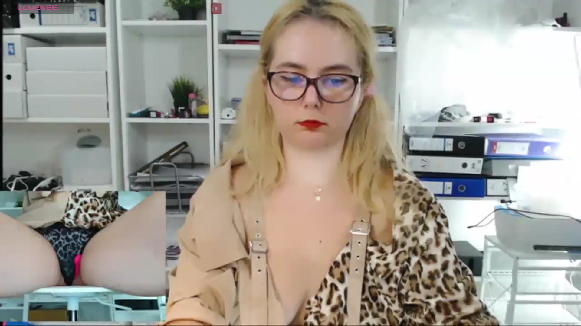 Gallery image thumbnail from IT_Ariana's myfreecams stream on, 10/31/2023, 21:30 image 10 of 20