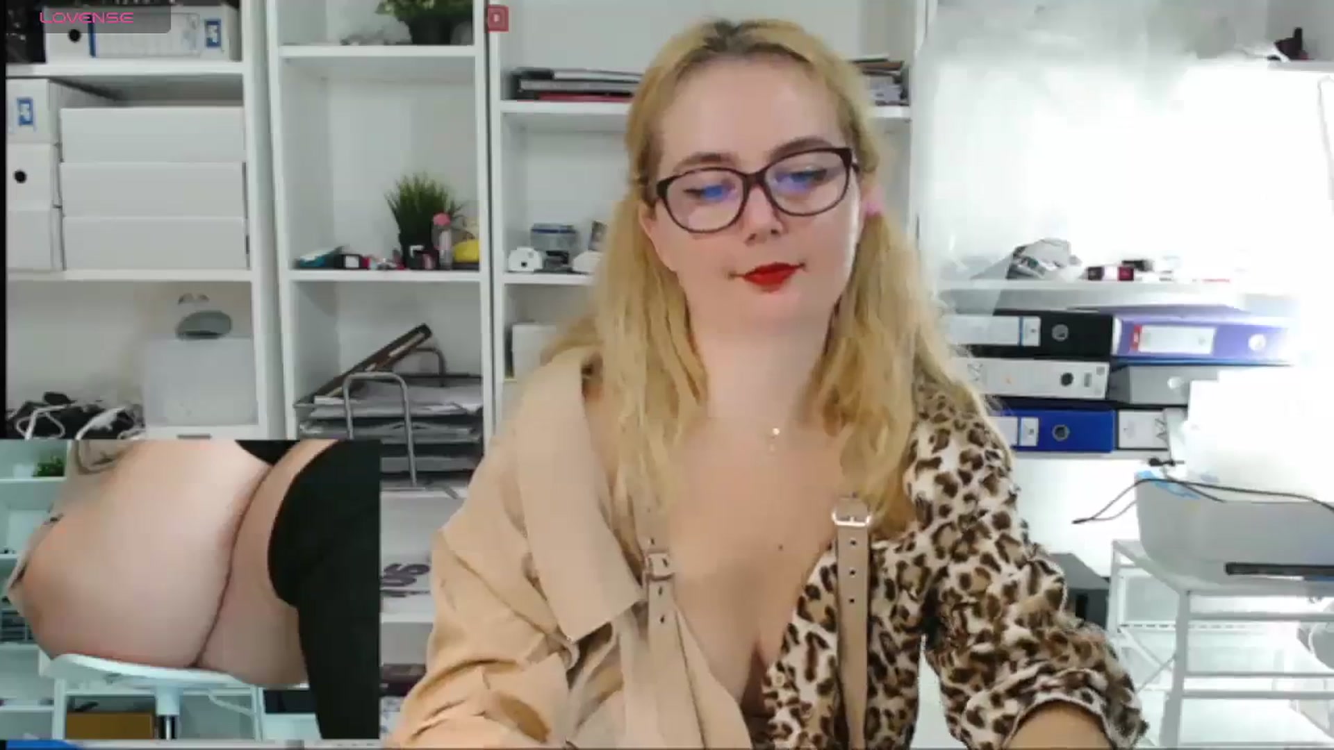 Gallery image thumbnail from IT_Ariana's myfreecams stream on, 10/31/2023, 21:30 image 13 of 20