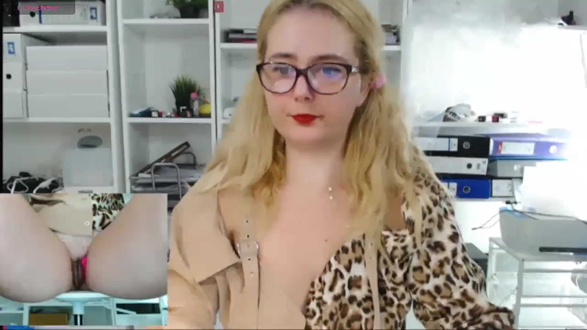 Gallery image thumbnail from IT_Ariana's myfreecams stream on, 10/31/2023, 21:30 image 19 of 20