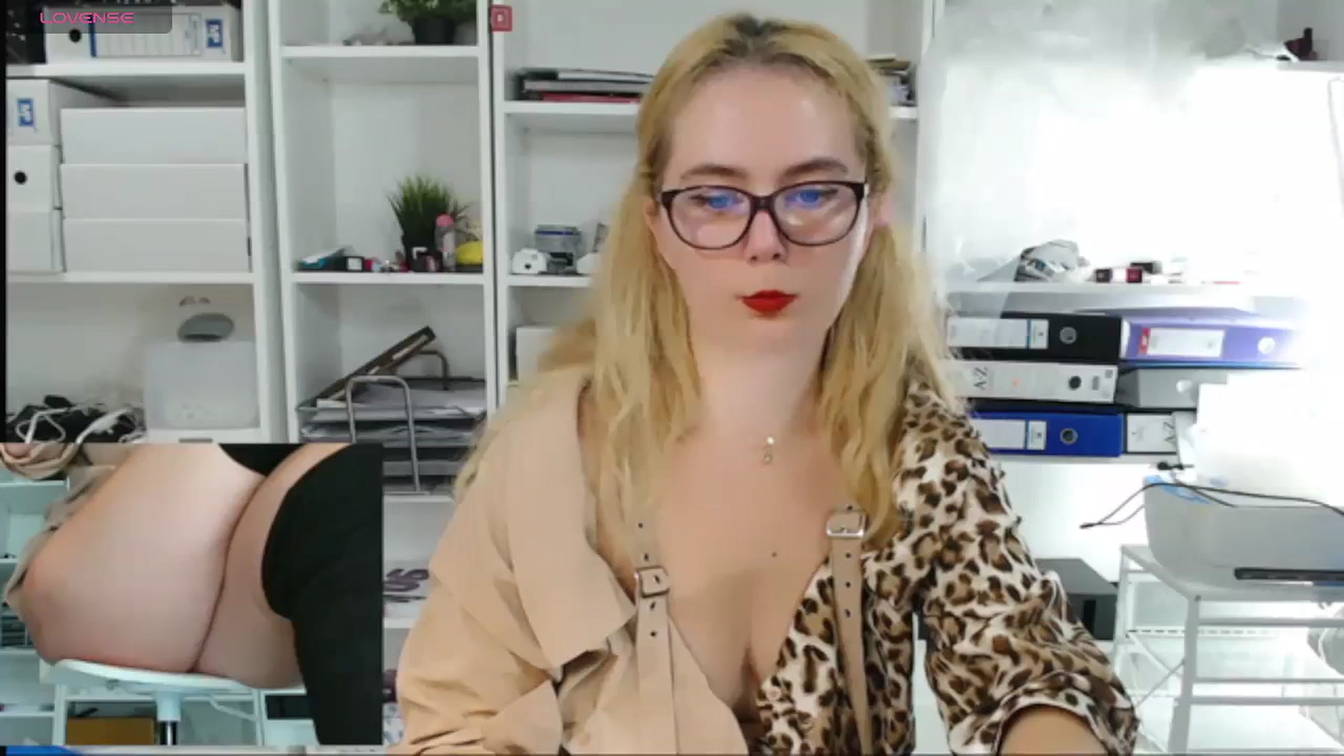 Gallery image thumbnail from IT_Ariana's myfreecams stream on, 10/31/2023, 21:30 image 12 of 20
