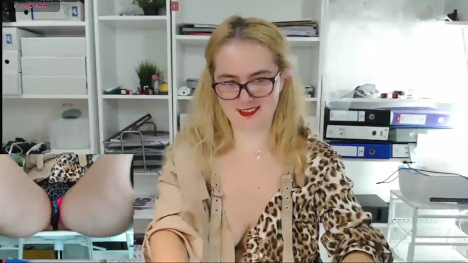 Gallery image thumbnail from IT_Ariana's myfreecams stream on, 10/31/2023, 21:30 image 11 of 20