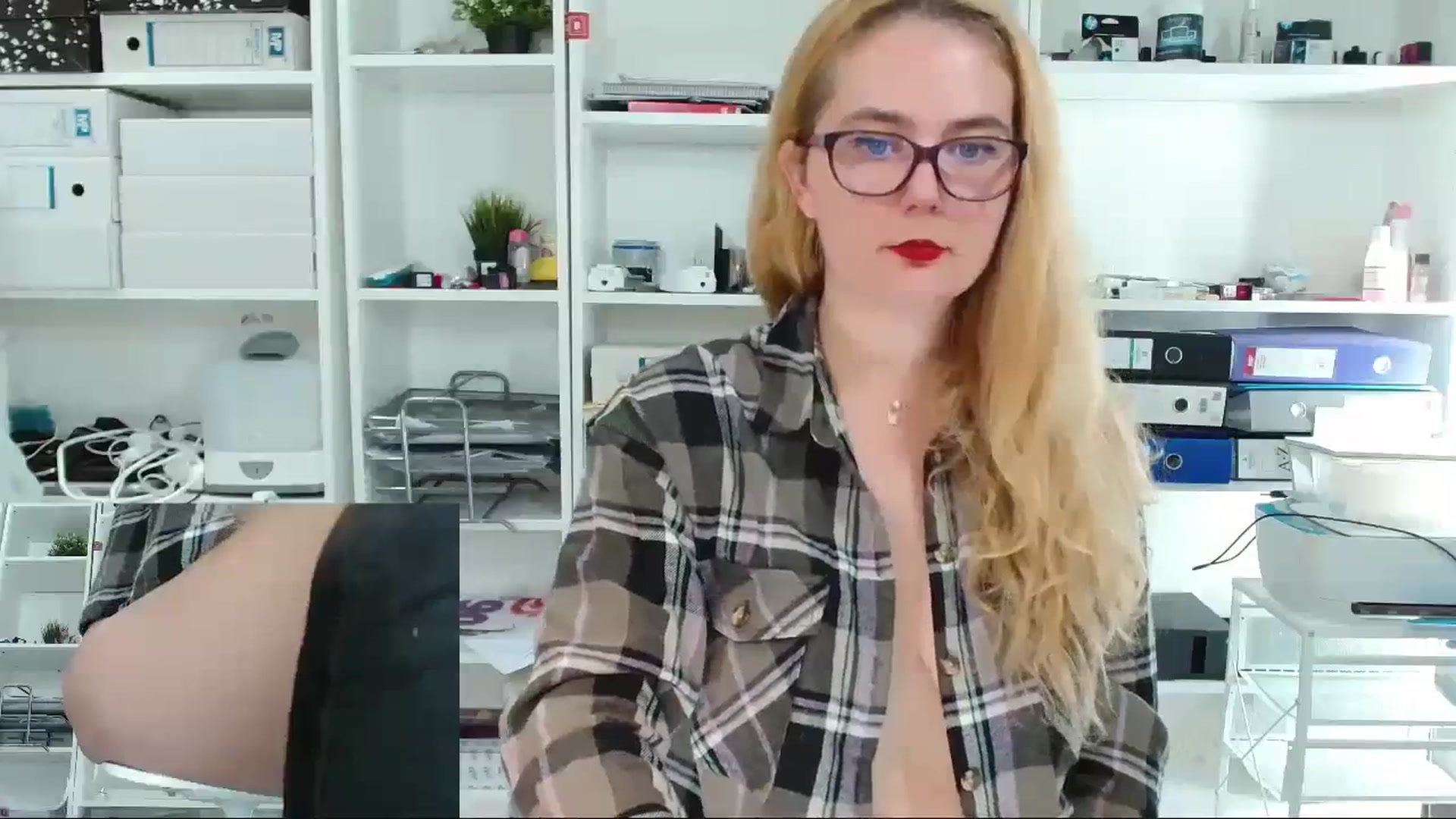 Gallery image thumbnail from IT_Ariana's myfreecams stream on, 11/17/2023, 21:43 image 20 of 20