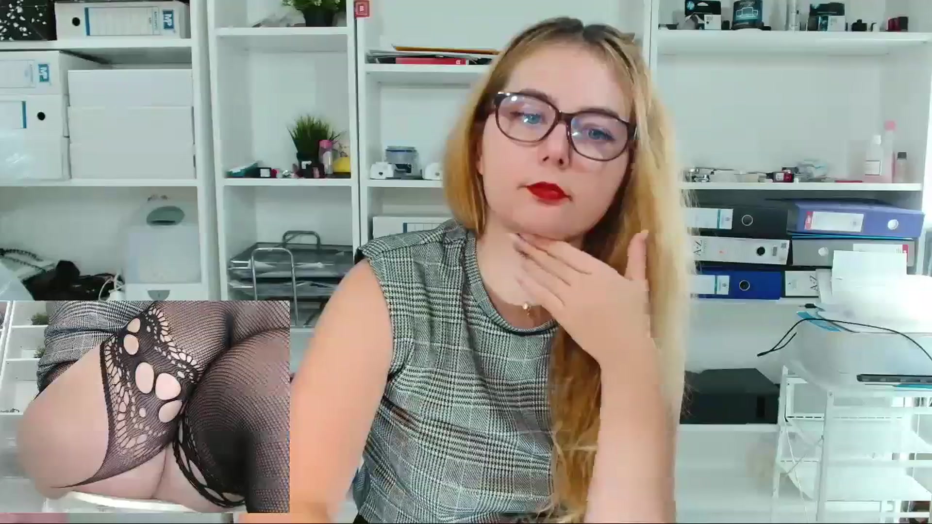 Gallery image thumbnail from IT_Ariana's myfreecams stream on, 12/07/2023, 21:39 image 15 of 20