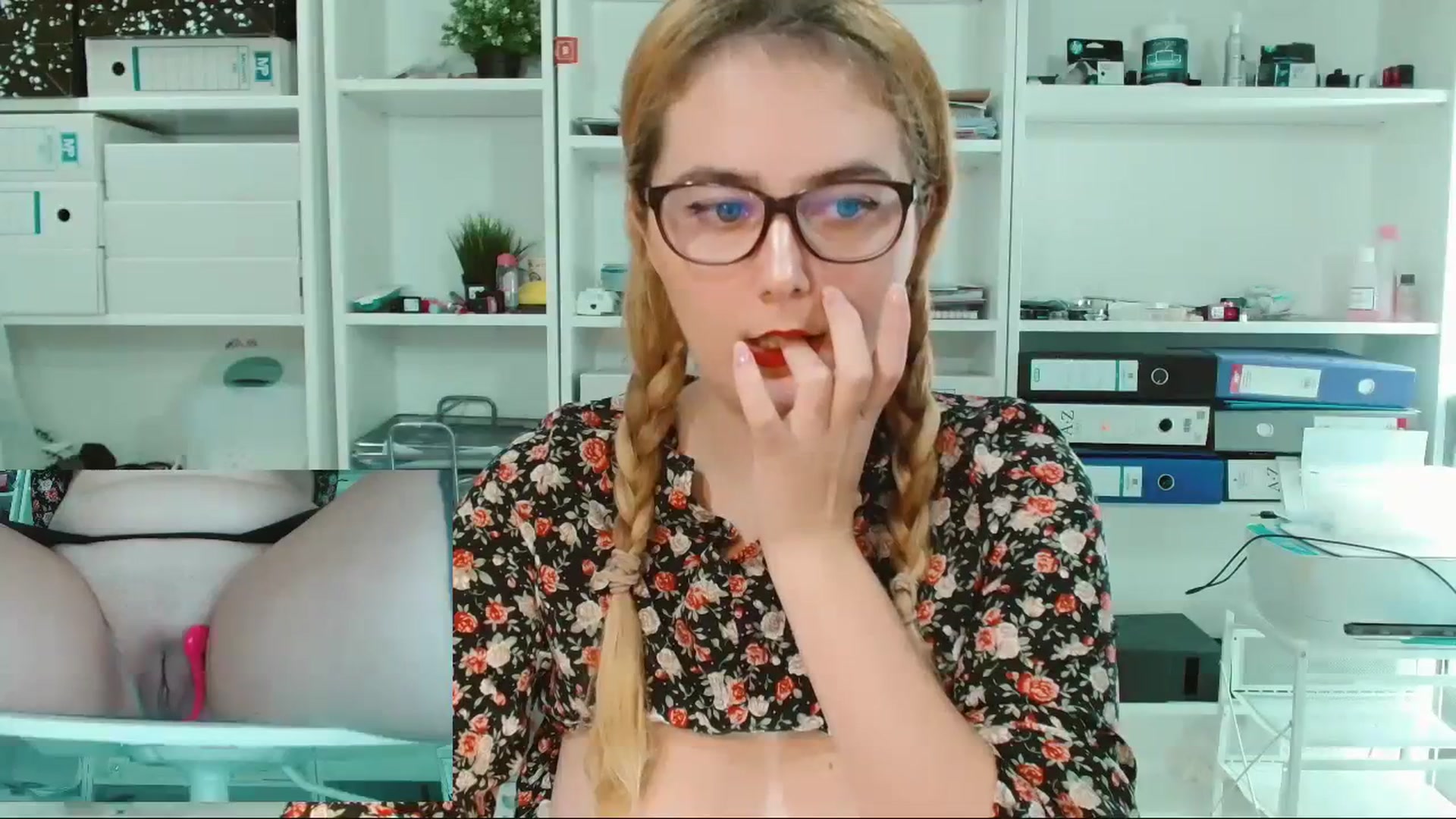 Gallery image thumbnail from IT_Ariana's myfreecams stream on, 12/14/2023, 21:33 image 15 of 20