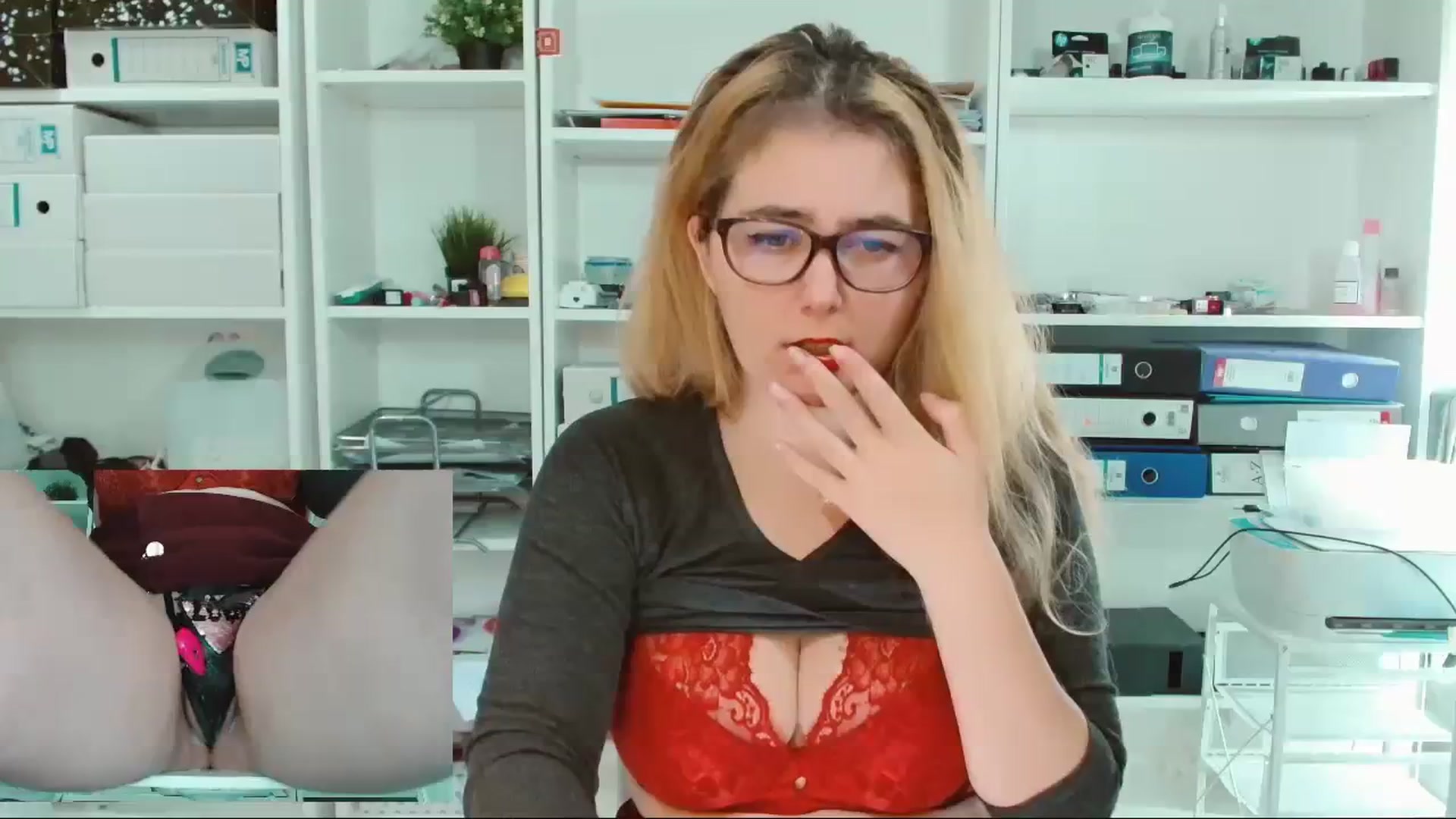 Gallery image thumbnail from IT_Ariana's myfreecams stream on, 12/15/2023, 19:27 image 11 of 20