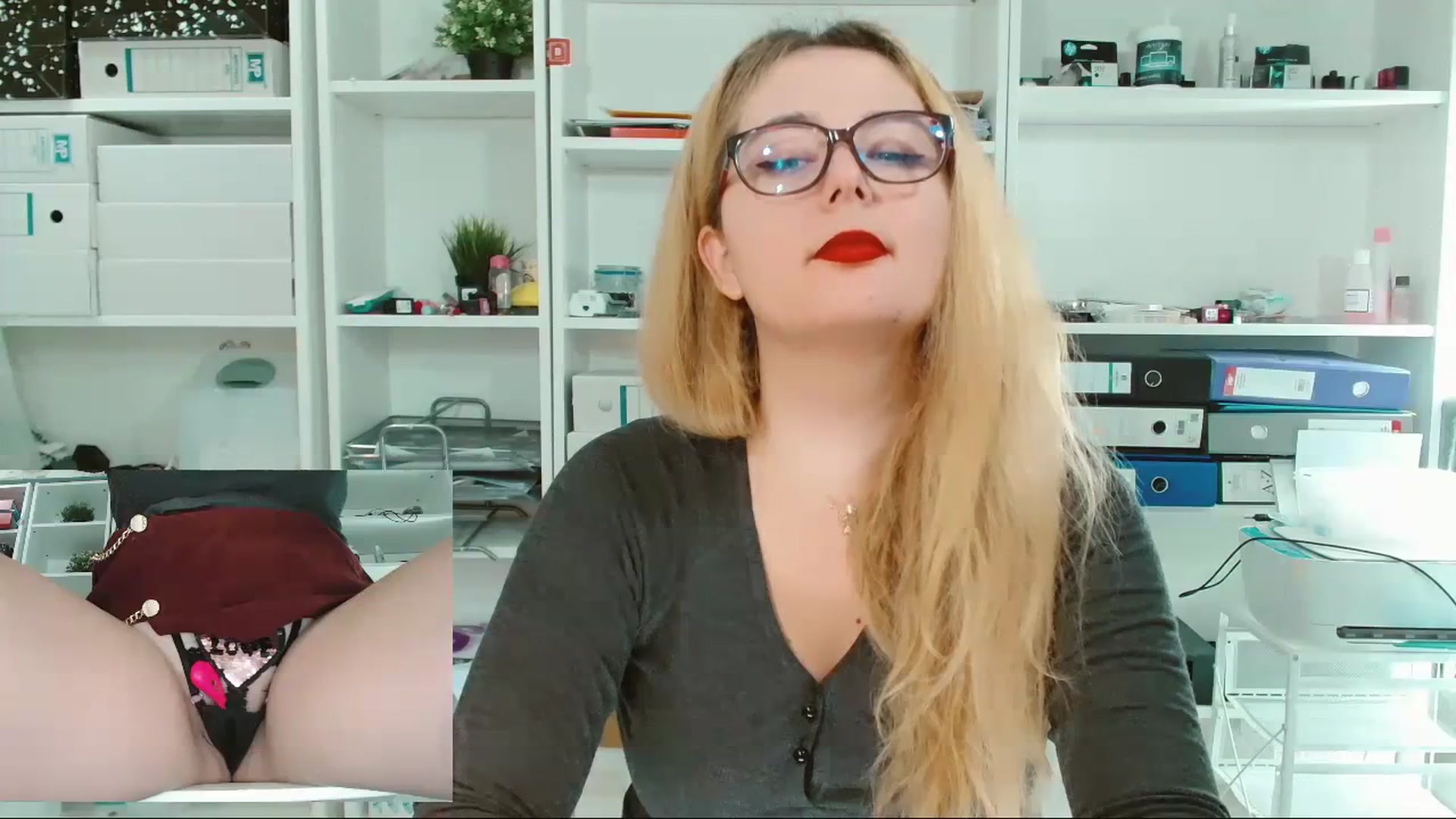 Gallery image thumbnail from IT_Ariana's myfreecams stream on, 12/15/2023, 19:27 image 4 of 20