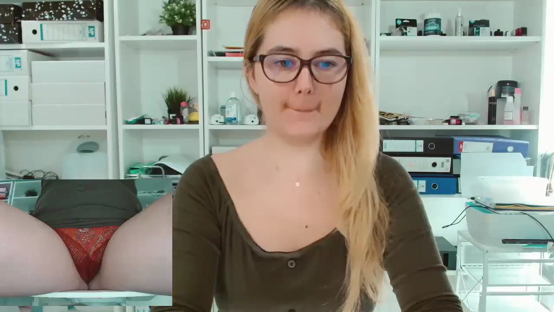 Gallery image thumbnail from IT_Ariana's myfreecams stream on, 12/18/2023, 18:19 image 5 of 20