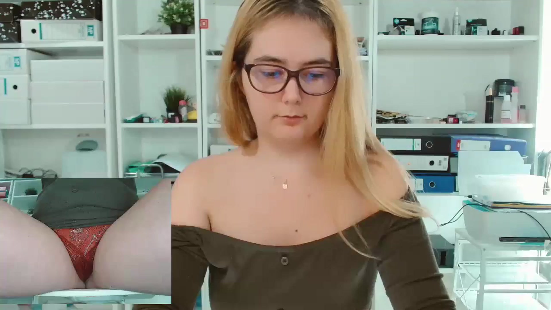 Gallery image thumbnail from IT_Ariana's myfreecams stream on, 12/18/2023, 18:19 image 17 of 20