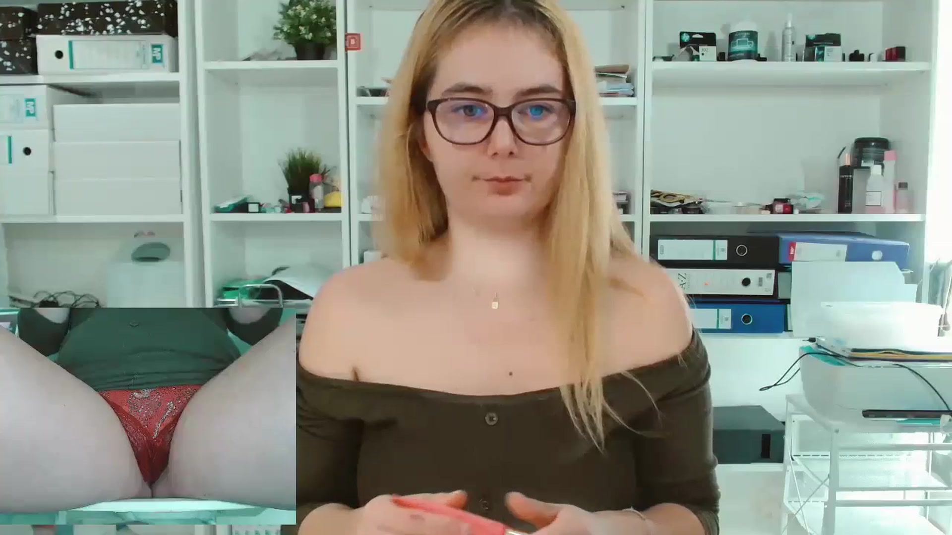 Gallery image thumbnail from IT_Ariana's myfreecams stream on, 12/18/2023, 18:19 image 19 of 20