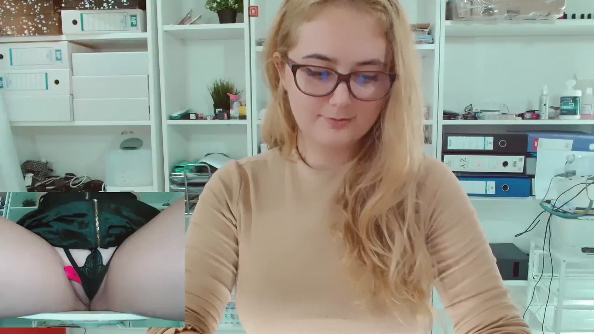 Gallery image thumbnail from IT_Ariana's myfreecams stream on, 01/09/2024, 22:11 image 14 of 20