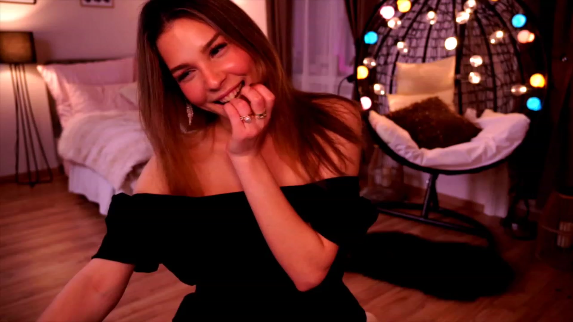 Gallery image thumbnail from ITakeUrBreath's myfreecams stream on, 12/05/2022, 05:46 image 12 of 20