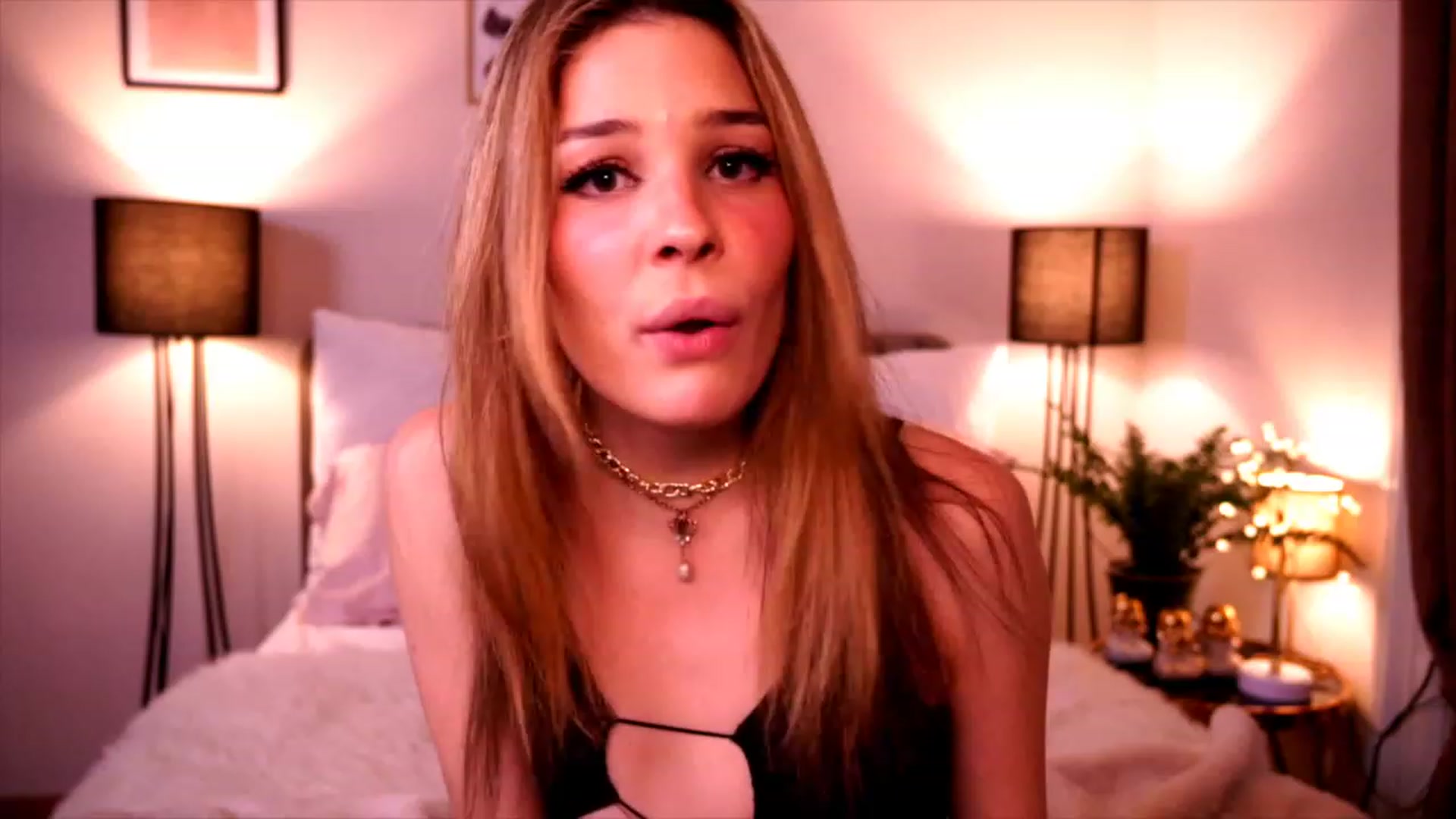 Gallery image thumbnail from ITakeUrBreath's myfreecams stream on, 01/12/2023, 04:06 image 16 of 20
