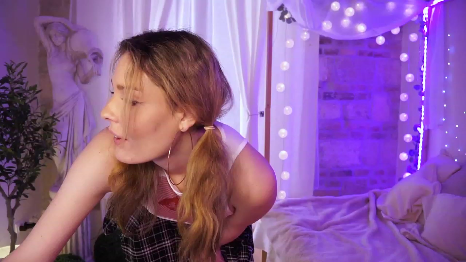Gallery image thumbnail from ITakeUrBreath's myfreecams stream on, 03/18/2023, 08:53 image 5 of 20