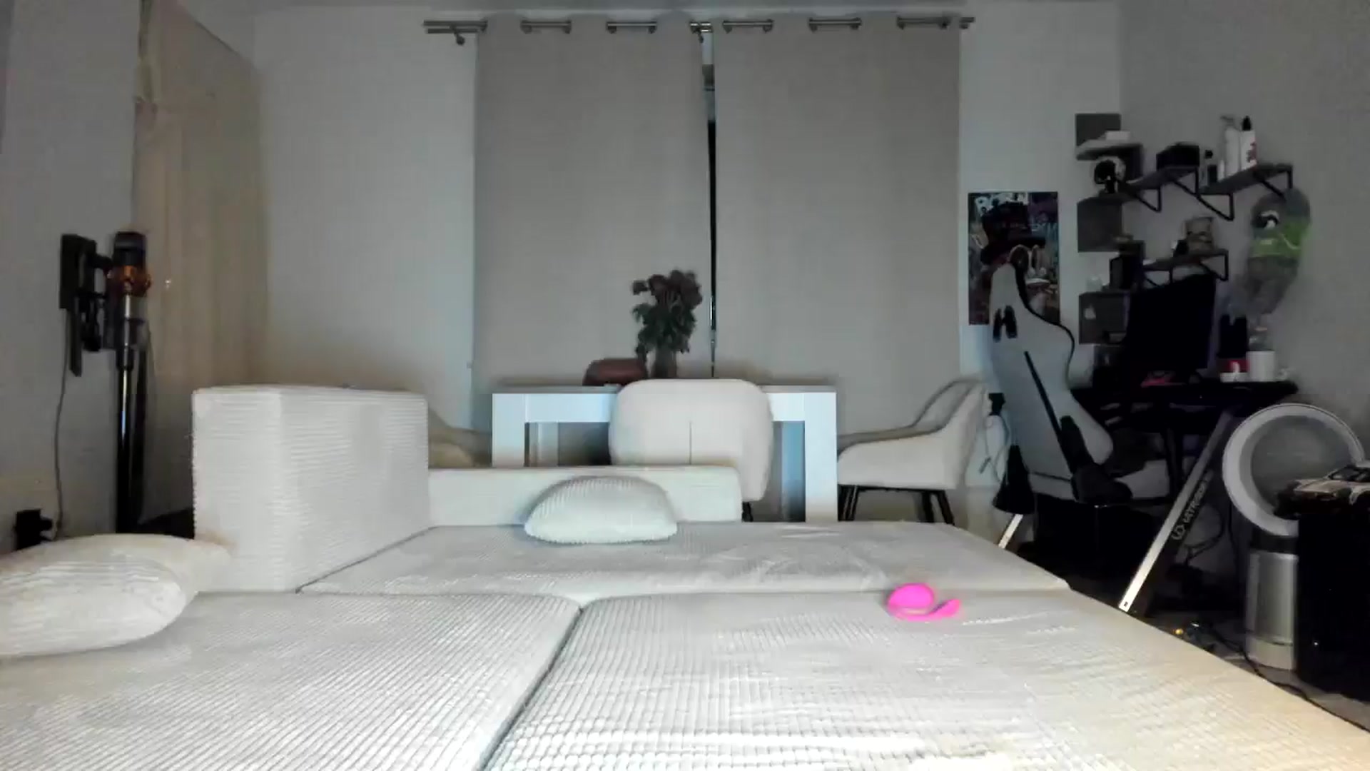 Gallery image thumbnail from IamAlishaBaby's myfreecams stream on, 06/30/2024, 23:17 image 10 of 20