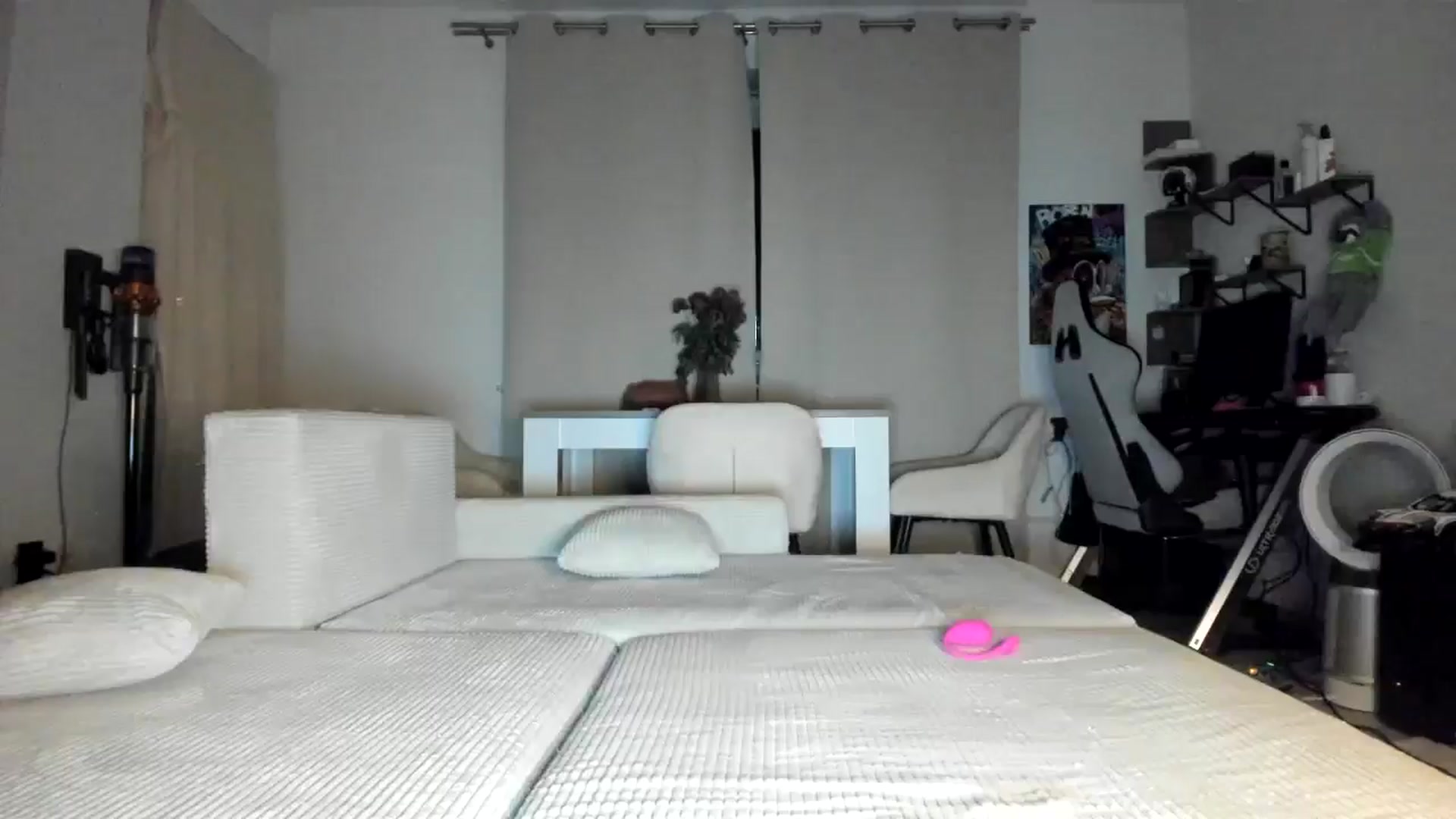 Gallery image thumbnail from IamAlishaBaby's myfreecams stream on, 06/30/2024, 23:17 image 11 of 20