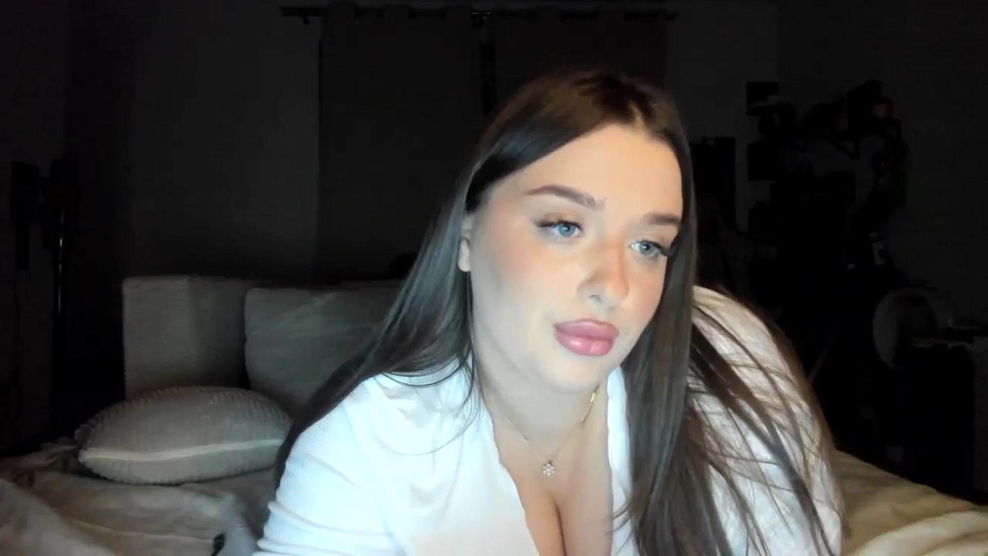 Gallery image thumbnail from IamAlishaBaby's myfreecams stream on, 09/17/2024, 23:28 image 10 of 20