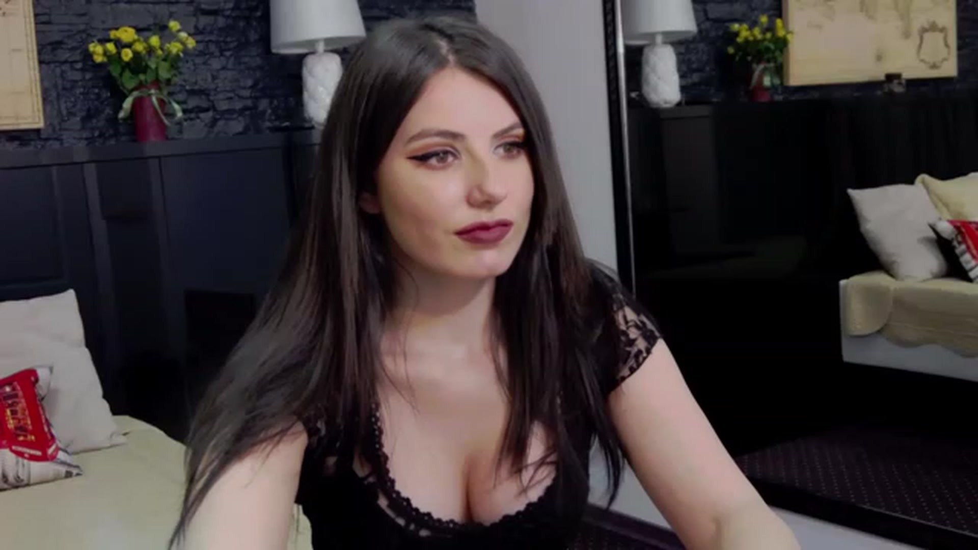 Gallery image thumbnail from IamAzaleea's myfreecams stream on, 03/18/2023, 19:00 image 14 of 20