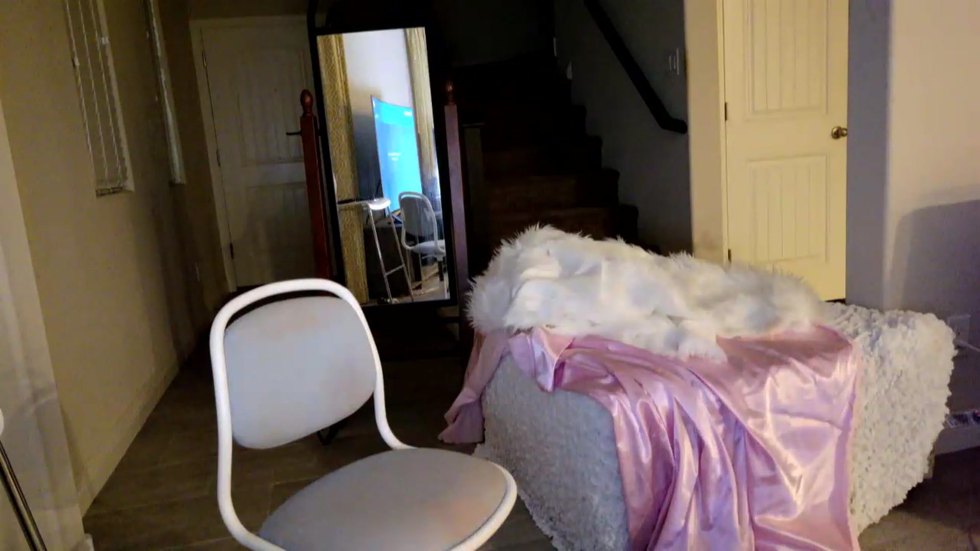 Gallery image thumbnail from IamJewel's myfreecams stream on, 05/25/2026, 03:56 image 8 of 20